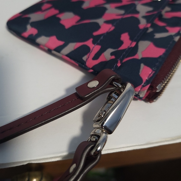 Fossil Key-Per Cheetah Print Pattern Color Navy/ Pink Wristlet Zipper Wallet - Picture 8 of 9